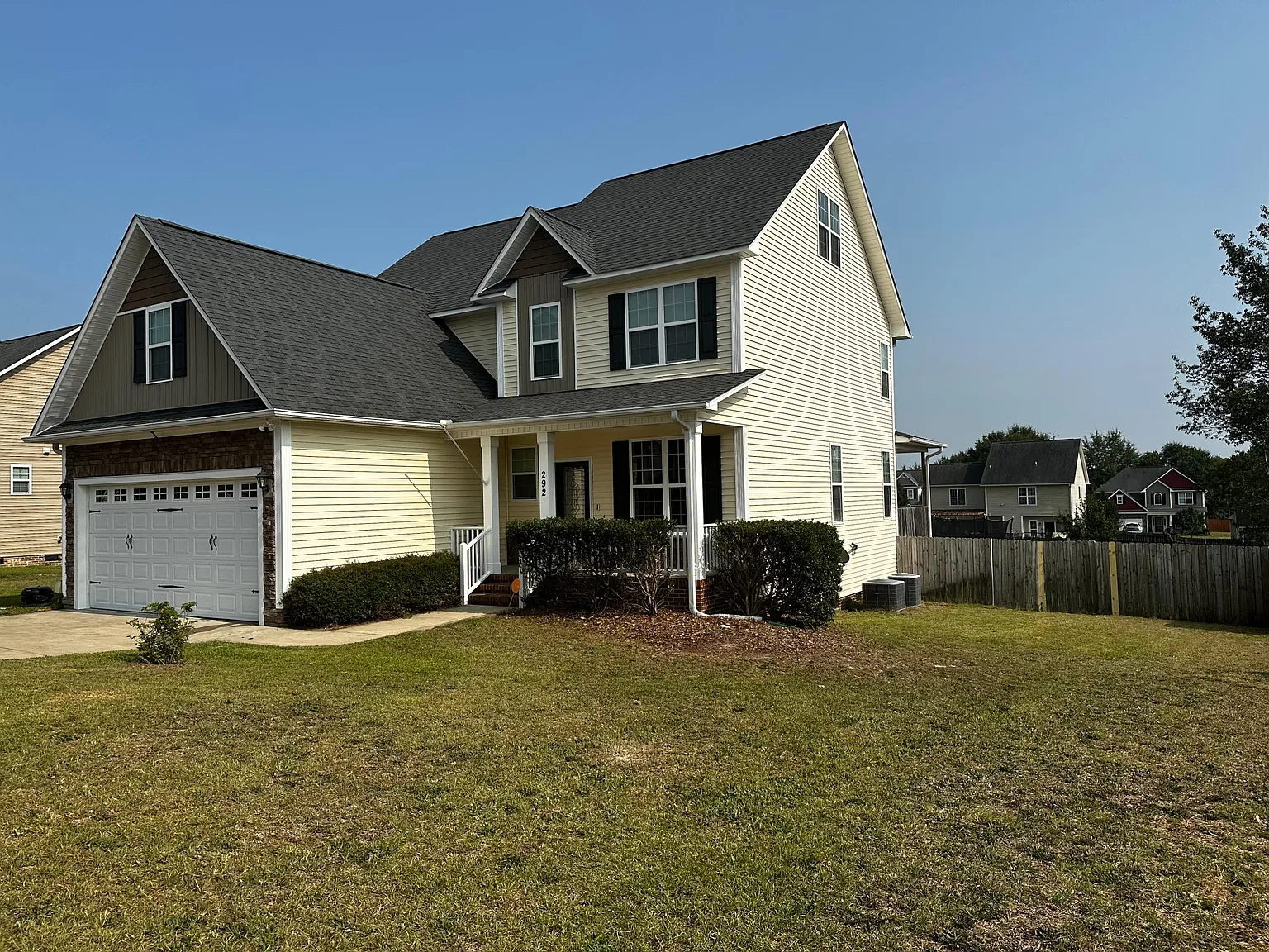 292 Wynngate Dr — Photo 2