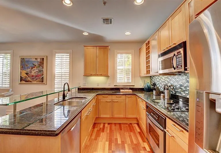 306 E Mallory Cir — Photo 10