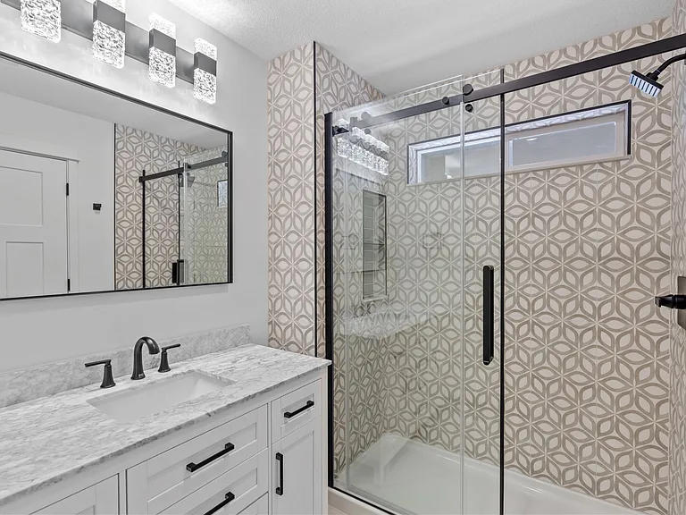 425 W 8th St #21 — Photo 6