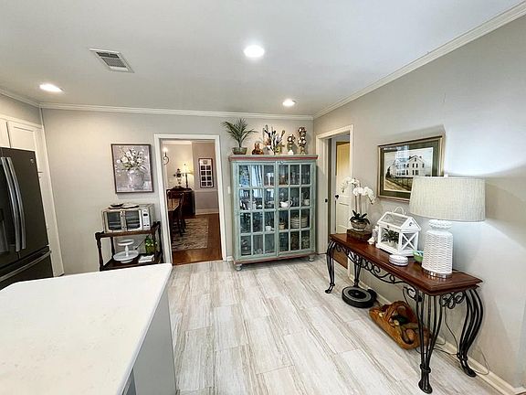 2nd image of 103 Deer Creek Dr