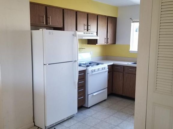 5th image of 9735 Massachusetts St
