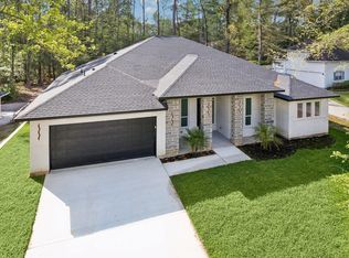 2405 W Green Briar Dr, Huntsville, TX 77340