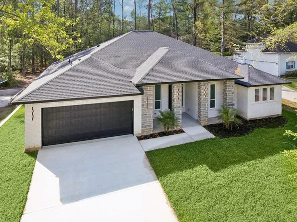 2405 W Green Briar Dr, Huntsville, TX 77340