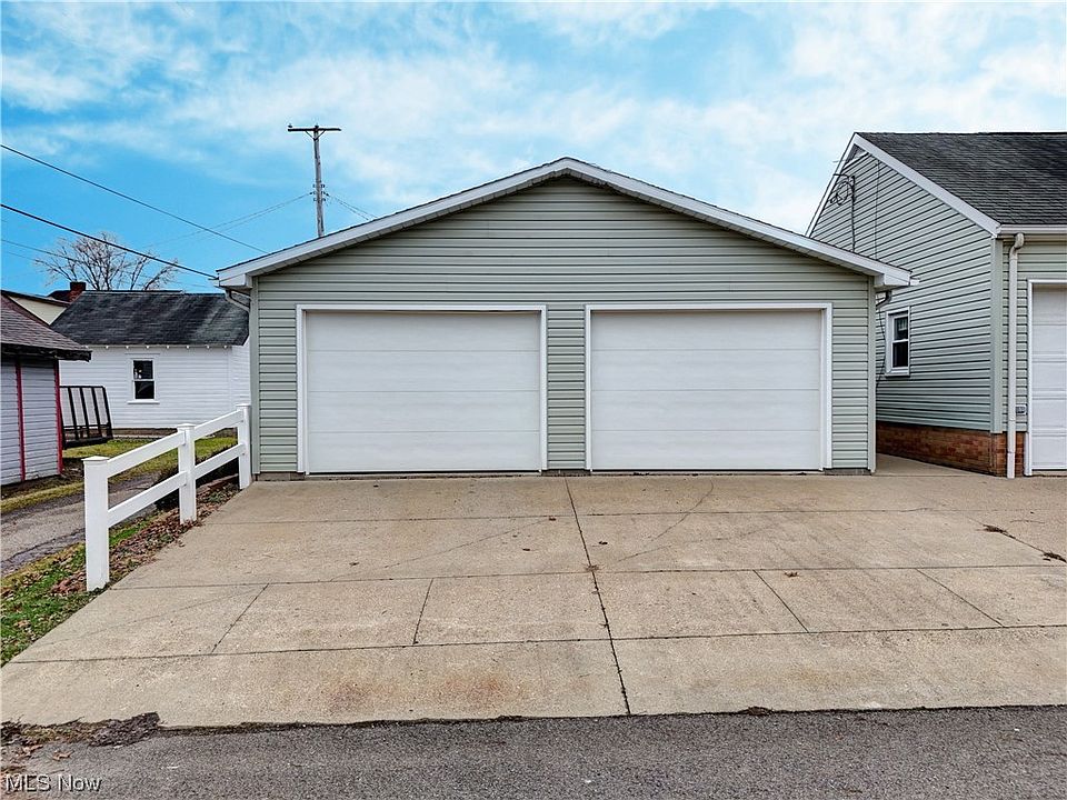 303 Walnut St, Uhrichsville, OH 44683 Zillow