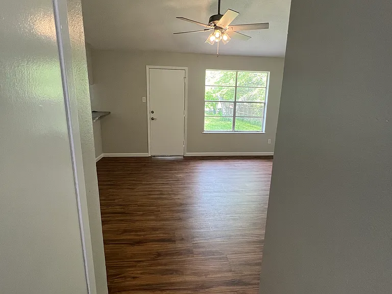 5337 Avenue C — Photo 15