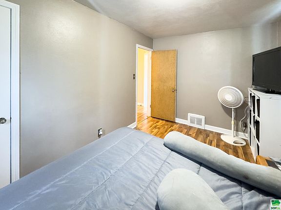5th image of 4915 Glenn Ave