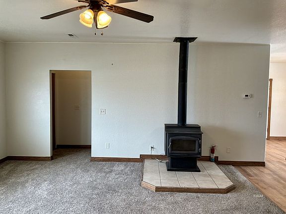 4th image of 395 Blakeland Dr