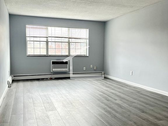 3rd image of 134 North St #24