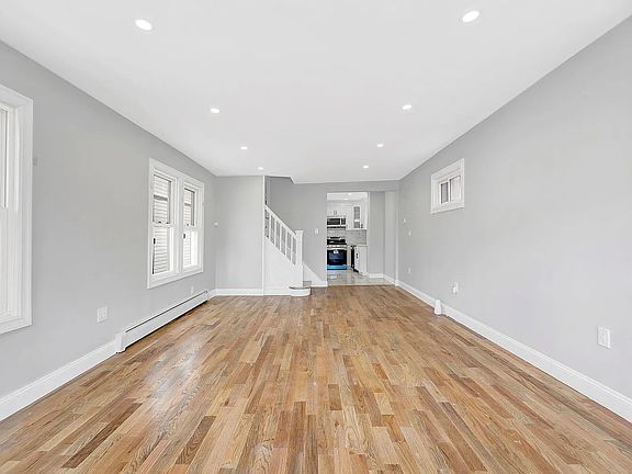 4th image of 11639 155th St