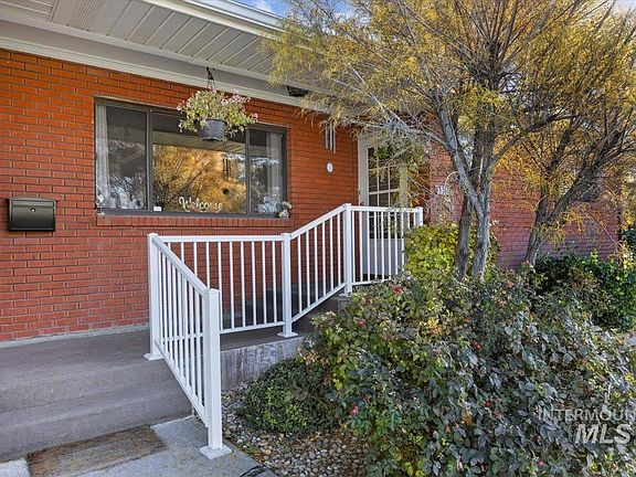 3rd image of 1119 Poplar St