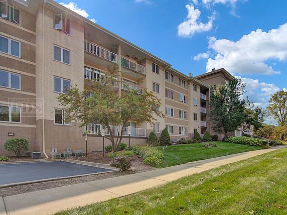 2nd image of 440 E Montrose Ave APT 312