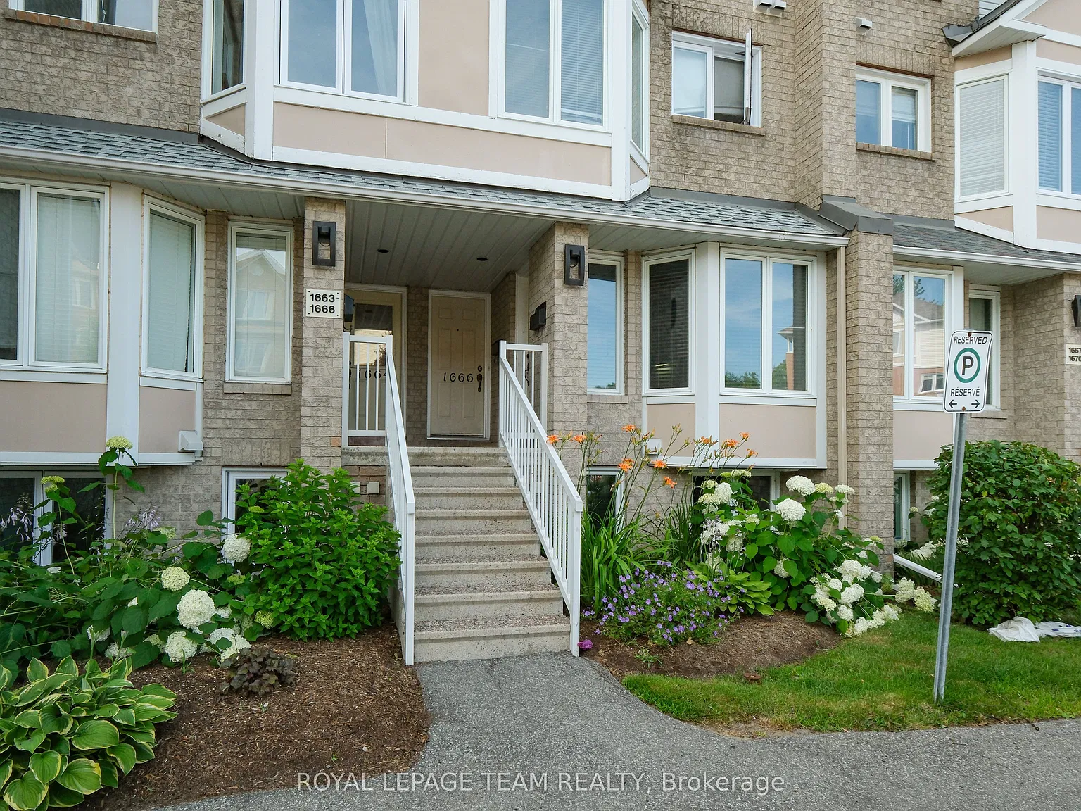 2 bed, $2,300 — Photo 4