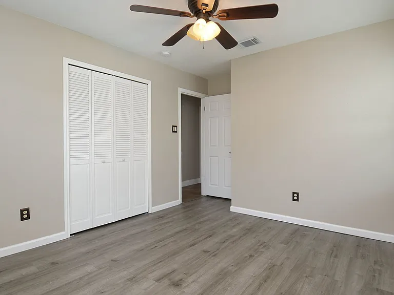 4010 Knollbend — Photo 9