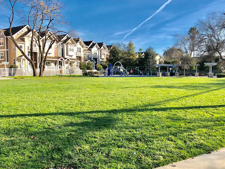 861 Sycamore Loop — Photo 3