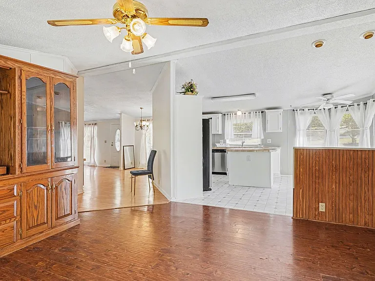 4705 Pearl Rd — Photo 10