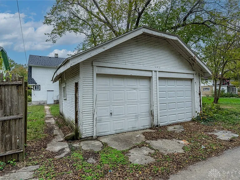 338 Kenwood Ave — Photo 24