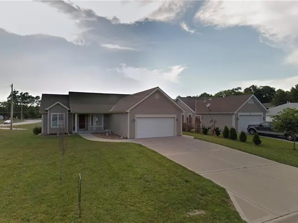 300 Hawthorne St, Smithville, MO 64089