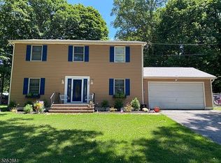 23 Mountain Rd, Hopatcong, NJ 07843