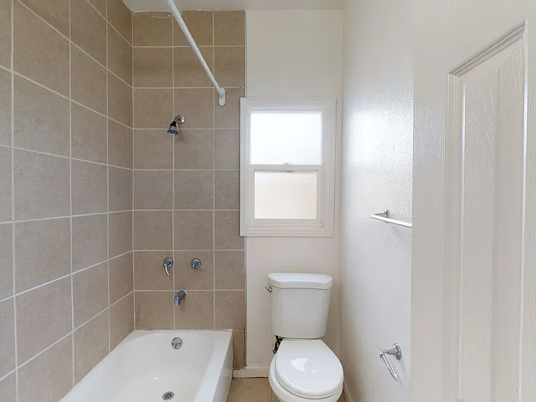 5452 Bancroft Ave — Photo 24