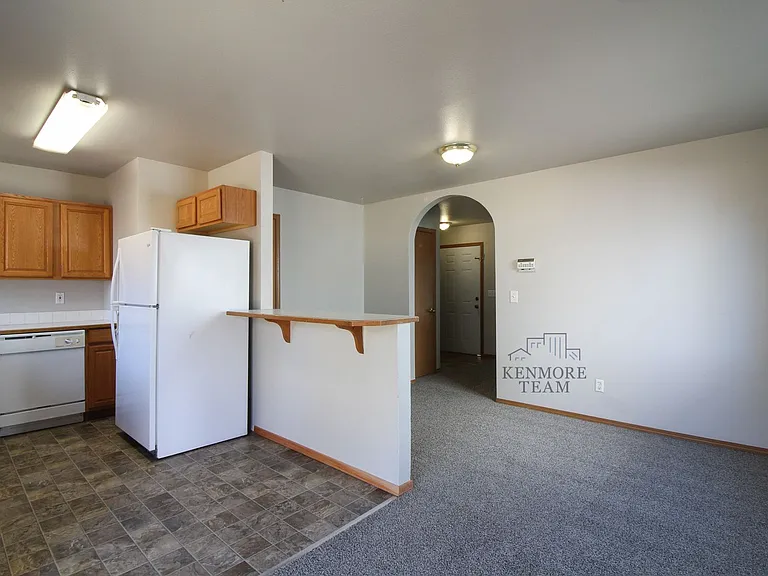 825 S Elm St — Photo 8