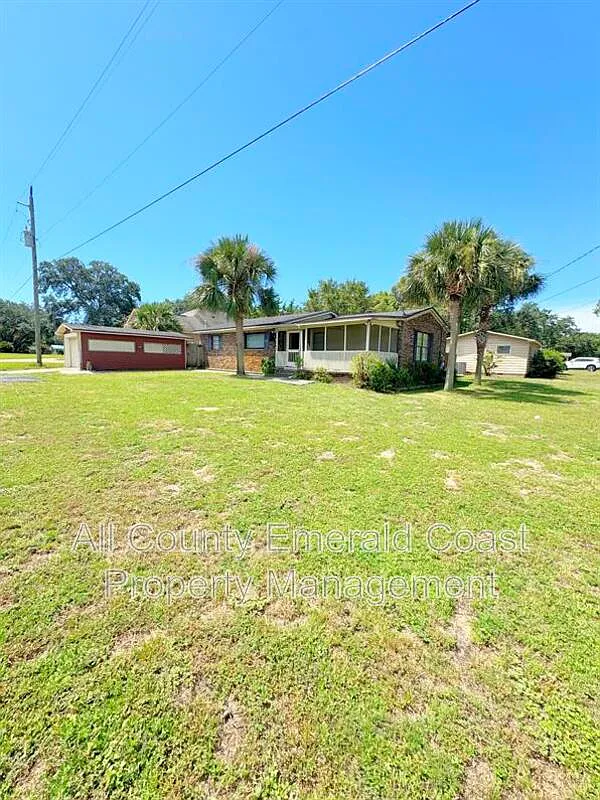 3 bed, 2.0 bath, 1258 sqft, $2,350 — Photo 4