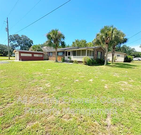 733 Beach Dr — Photo 4