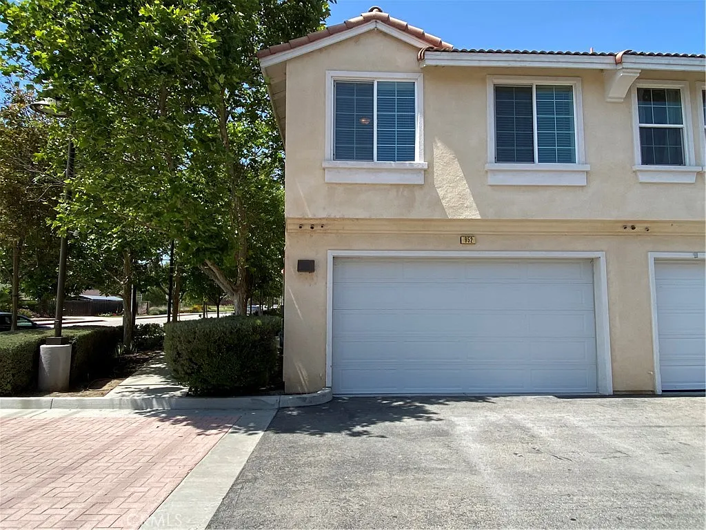 Building Photo - 15447 Pomona Rincon Rd #952