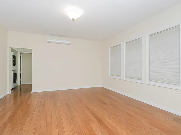 1461 East 3rd Street image 7 of 36