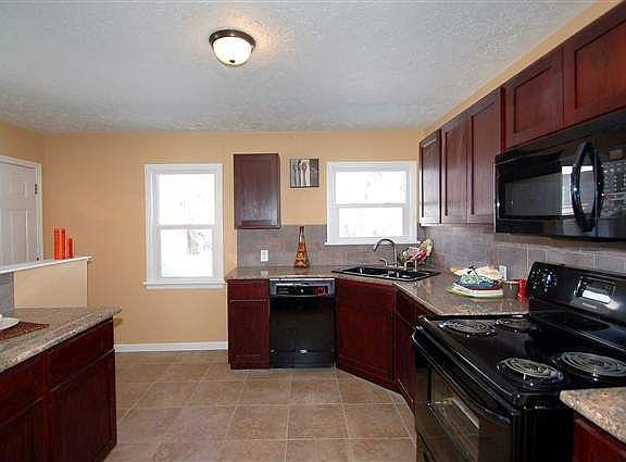 4th image of 10421 E Alki Ave