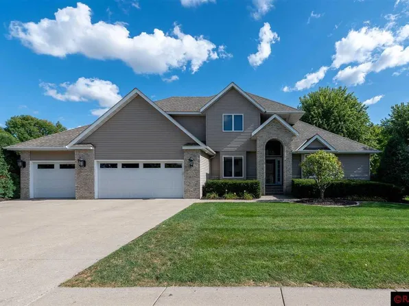 2026 Howard Dr, North Mankato, MN 56003
