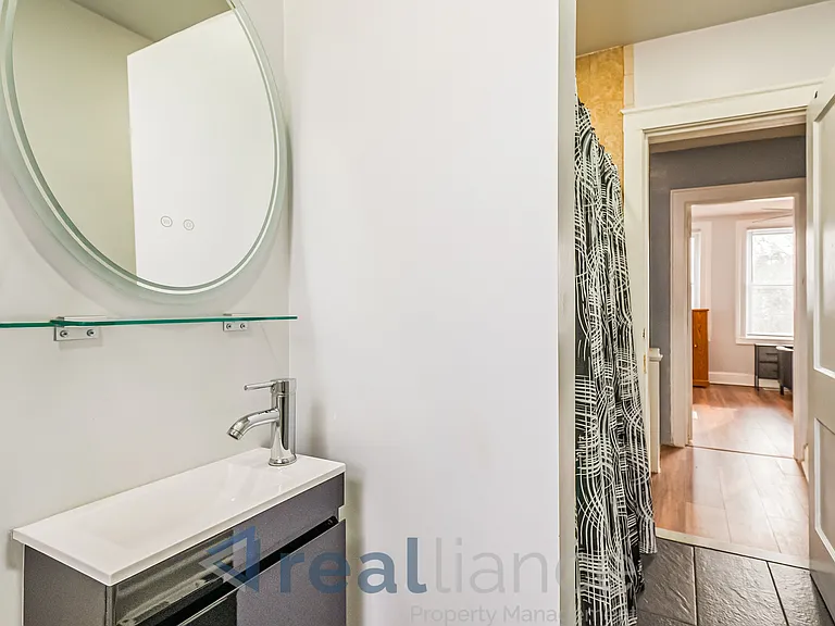 2302 E St NE — Photo 12