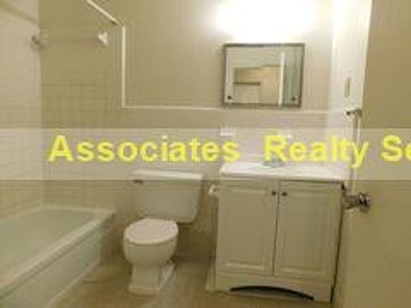 5th image of 5004 NW 36th Dr #978