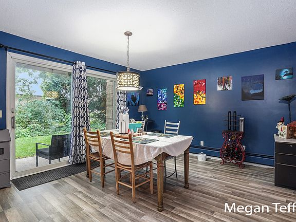 5th image of 461 Barkwood Ct NW