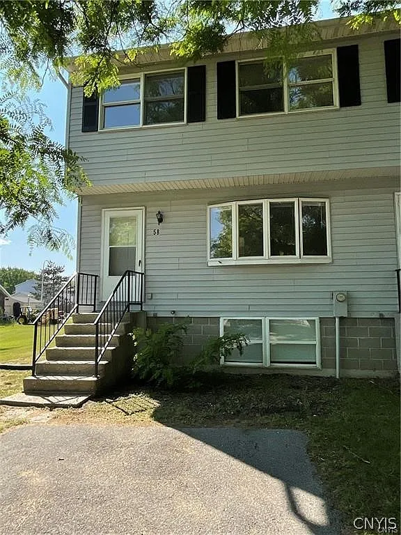 3 bed, 1.5 bath, 1720 sqft, $1,250 — Photo 3