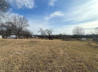 307 S Walnut St, Sweet Springs, MO 65351