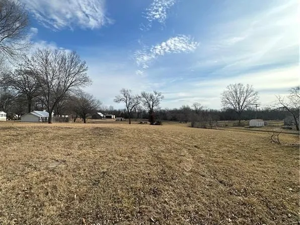 307 S Walnut St, Sweet Springs, MO 65351