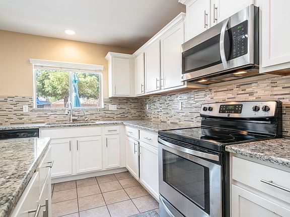 3rd image of 1434 E CHRISTOPHER Street