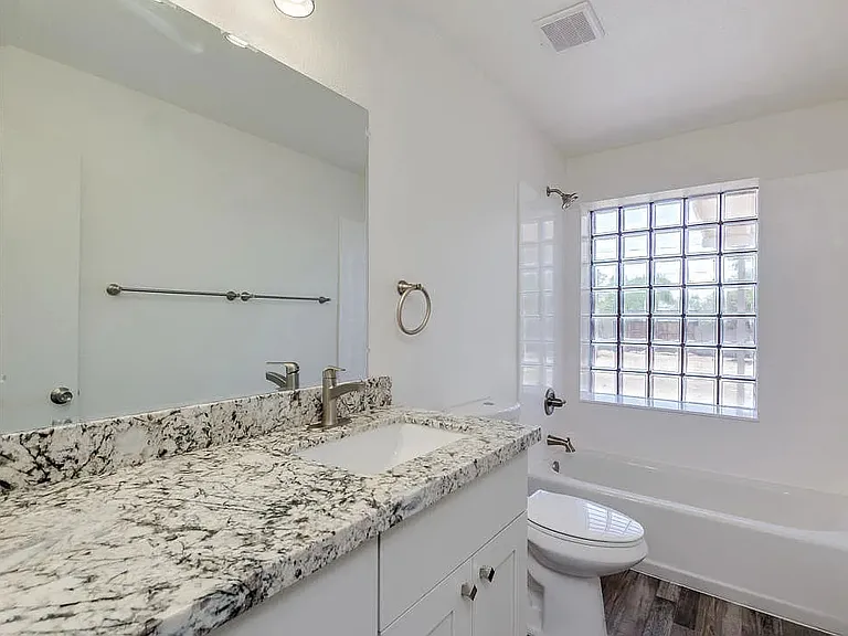1221 E Henry St — Photo 28