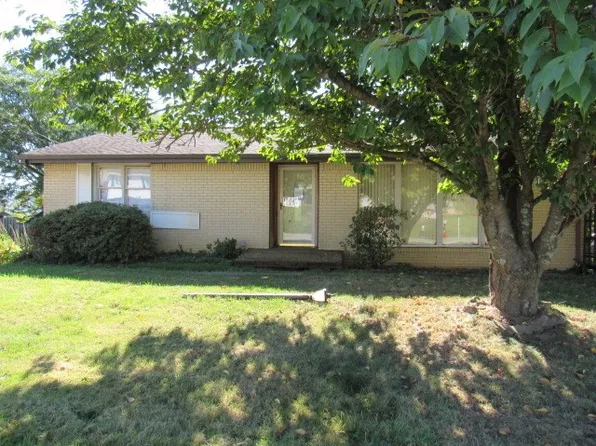 1262 W Fir Dr, Latrobe, PA 15650