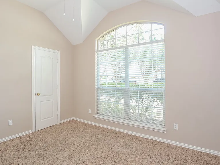 863 Sonora Ln — Photo 12