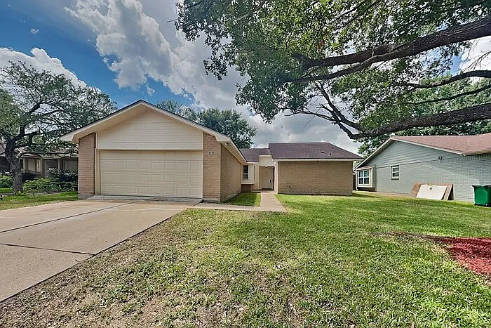24030 Griffin House Ln — Photo 1
