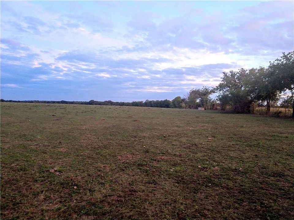 2nd image of 458 Bluhm Rd