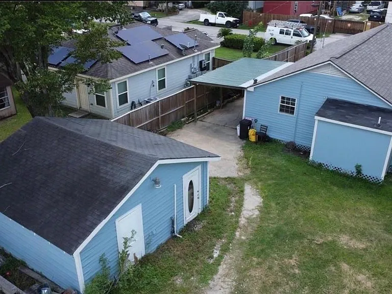 2415 Perry St — Photo 6