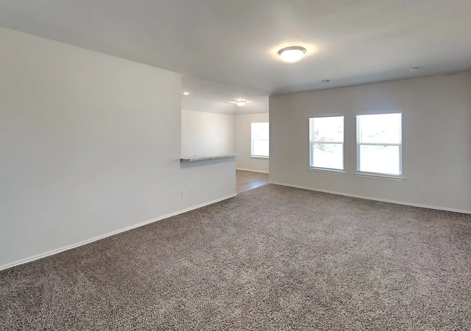 Nice 3 Bedroom 2 Bathroom Home in Yukon Schools — Photo 4