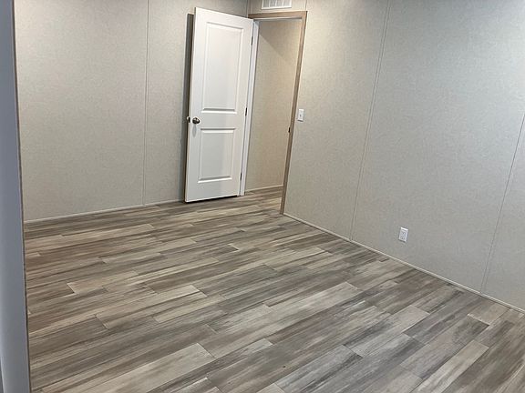 5th image of 1181 Hawthorne Dr #1181