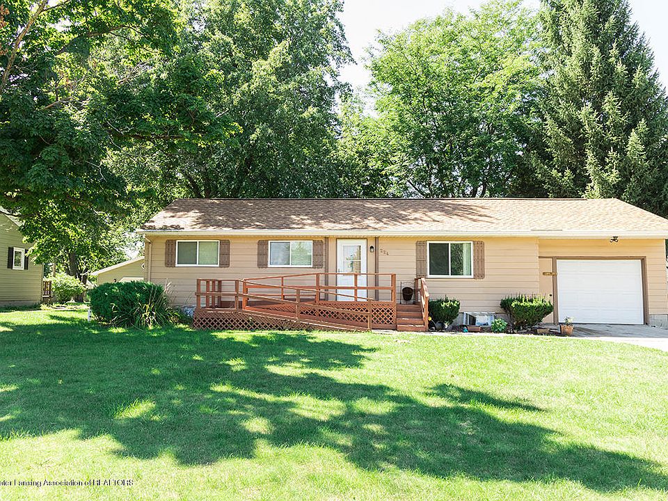 1st image of 224 Woodhaven Dr