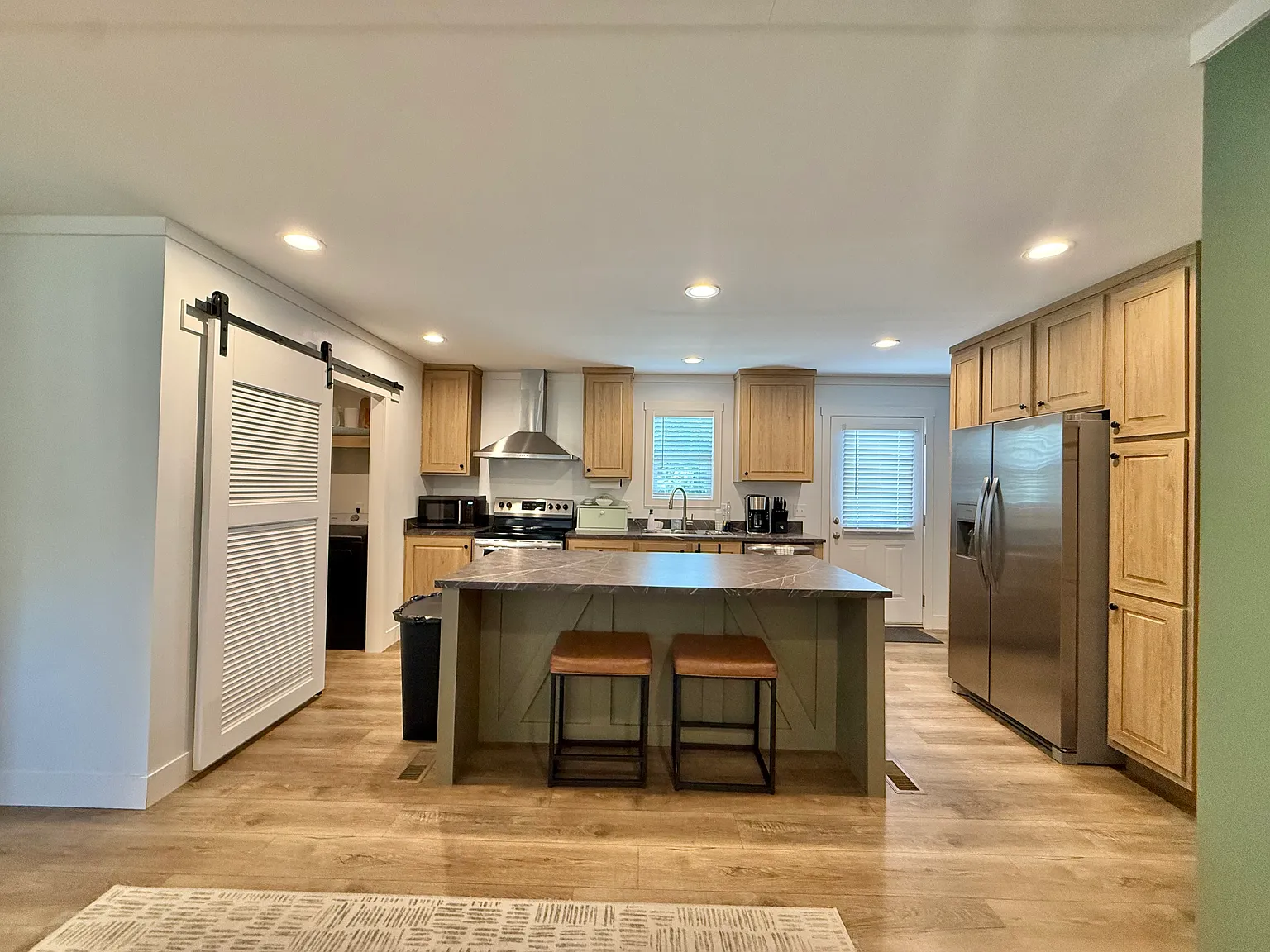 3 bed, 1568 sqft, $2,800 — Photo 2