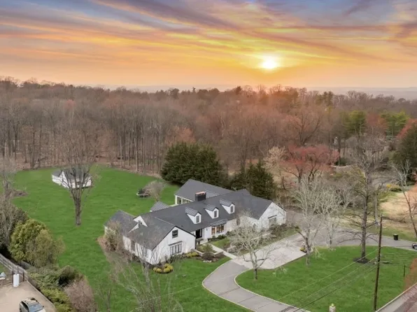 16 E Greenbrook Rd, North Caldwell Boro, NJ 07006
