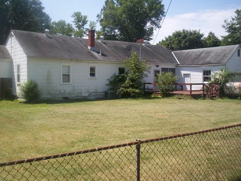2nd image of 2605 Lee St
