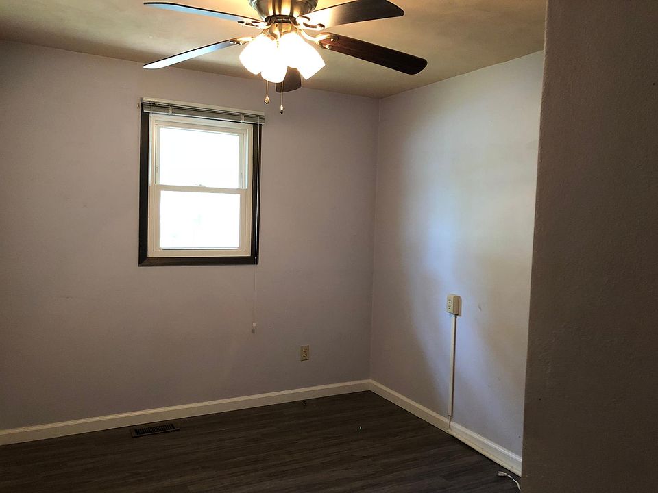 2nd image of 704 Briarwood Dr